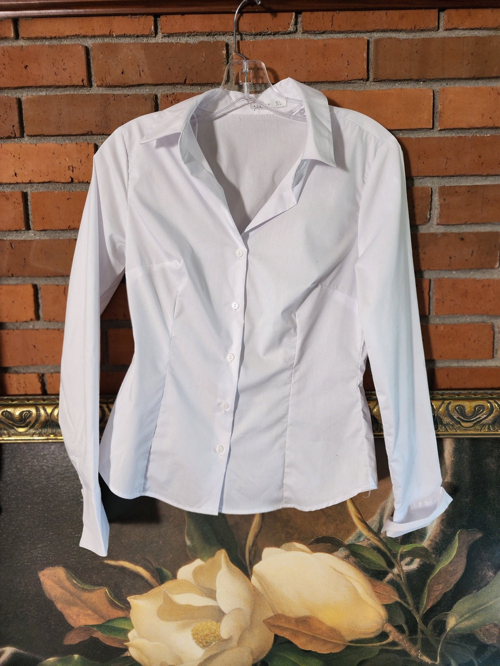Women's White Button-Front Collared Blouse Small